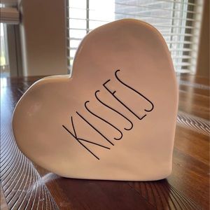 Rae Dunn Valentine’s Day heart “Kisses”